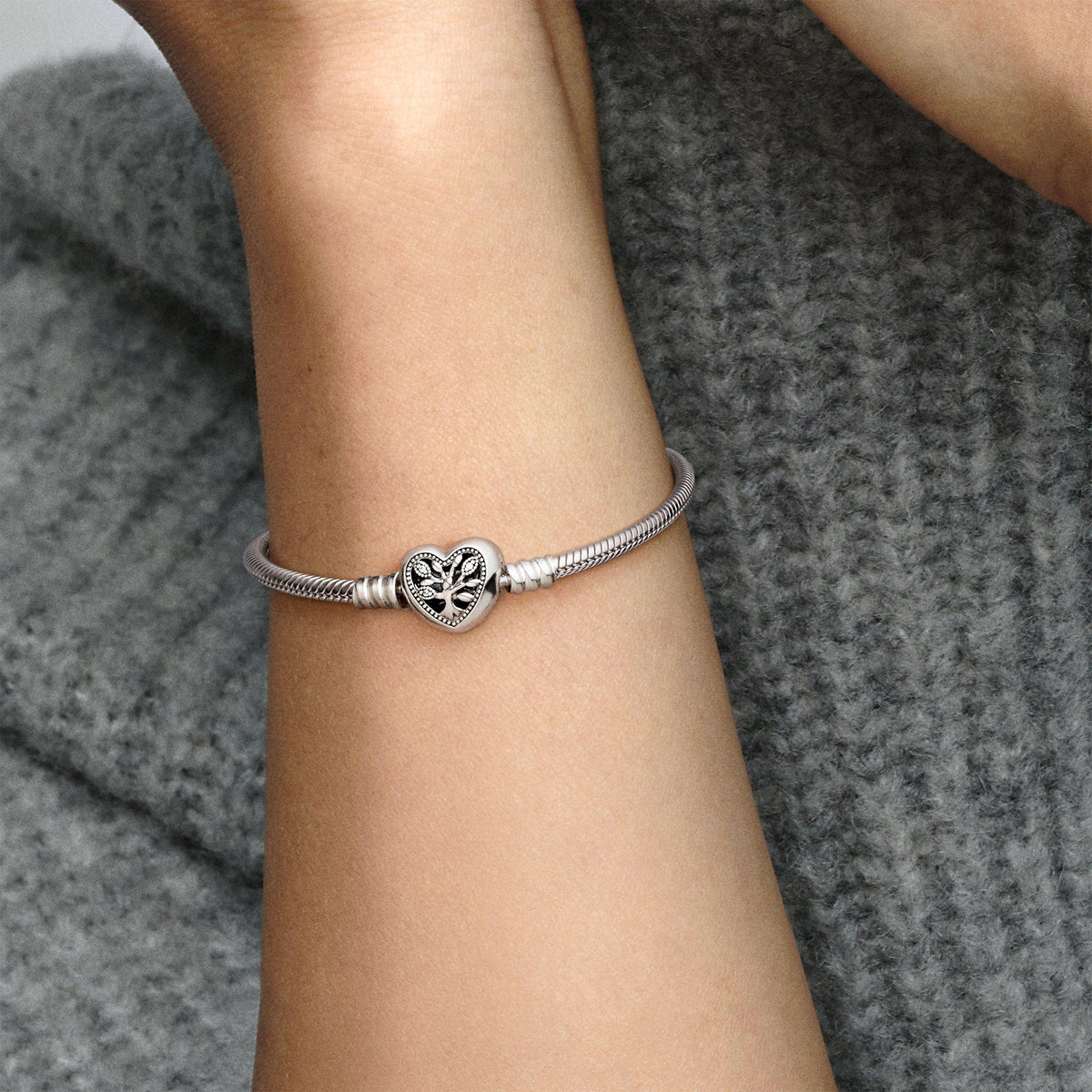 Pandora Moments Family Tree Heart Clasp Snake Chain Bracelet