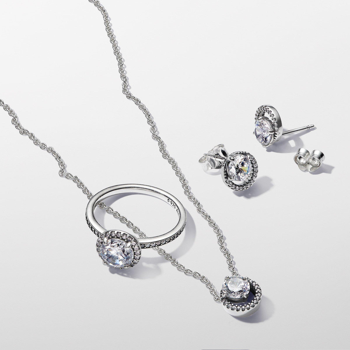 Sparkling Round Halo Pendant Collier Necklace