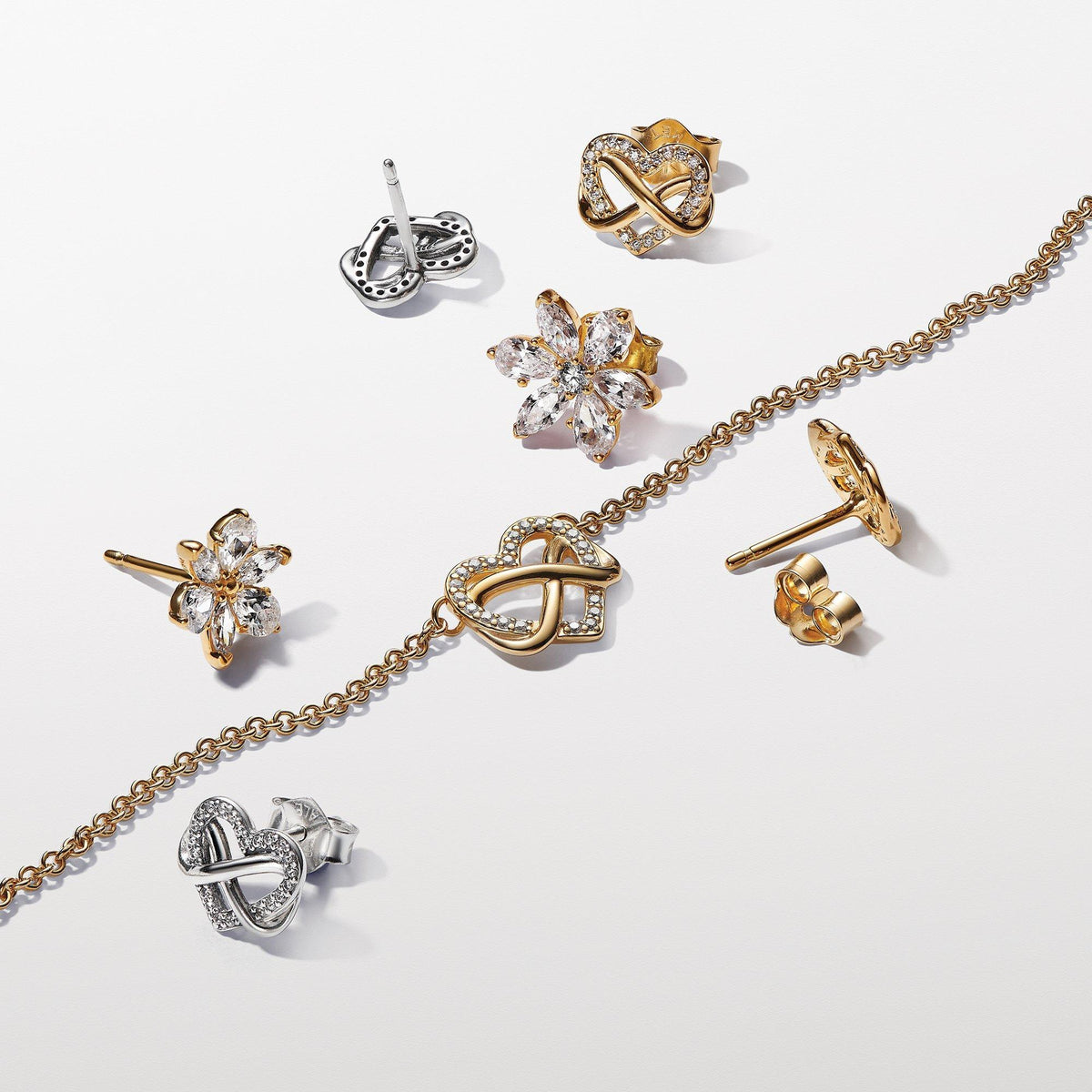 Sparkling Infinity Heart Collier Necklace