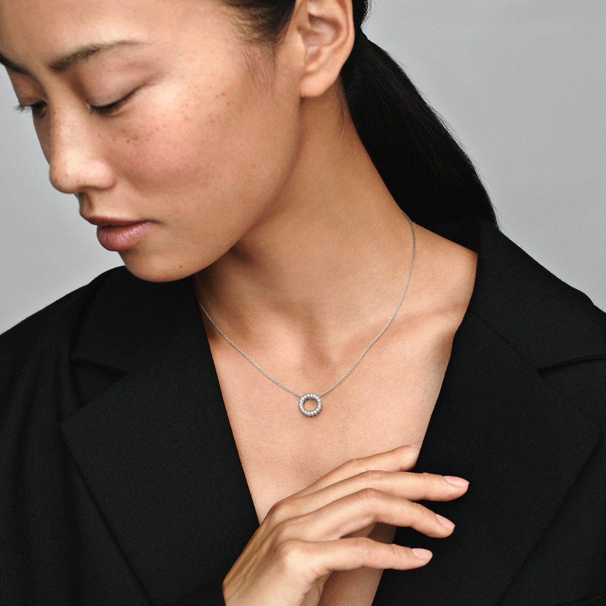 Pandora Logo Pavé Circle Collier Necklace