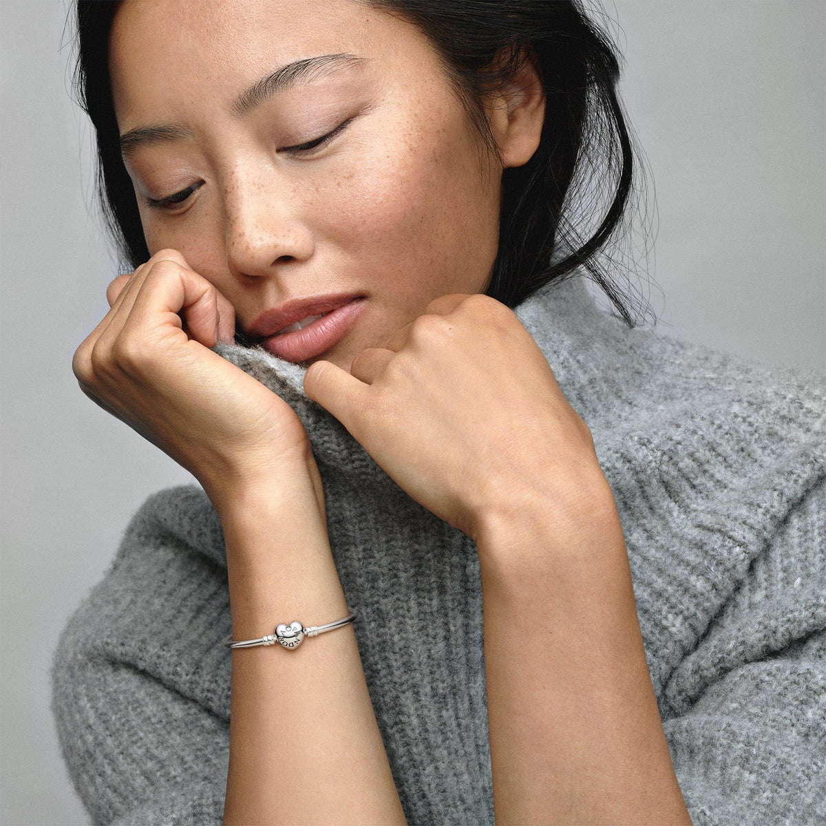 Pandora Moments Heart Clasp Bangle